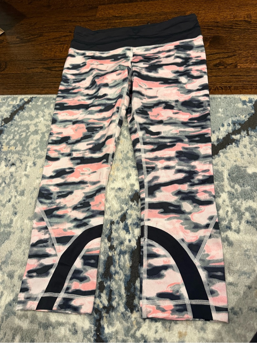 Lululemon run inspire crop II pink camo size 6